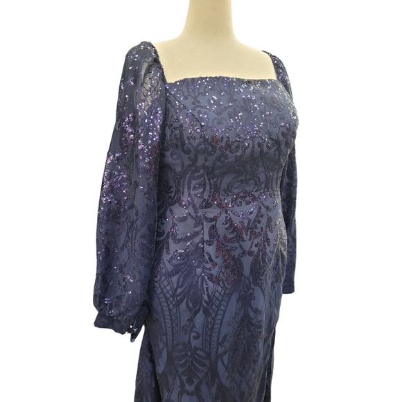 NWT Long Sleeved Patterned Sequin Gown in Navy Blue - Picture 3 of 13